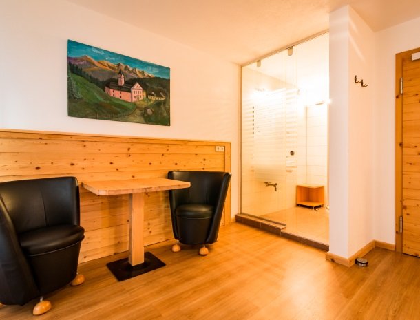 adler hotel-pension-fulpmes-stubaital-slaapkamer-douche.jpg
