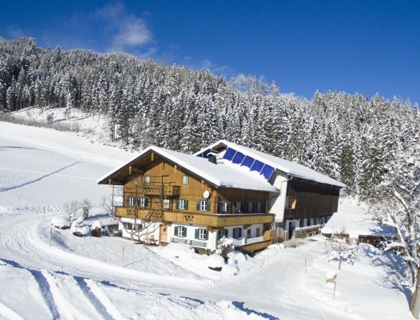 asterhof-fugen-tirol-schuur- winter.jpg