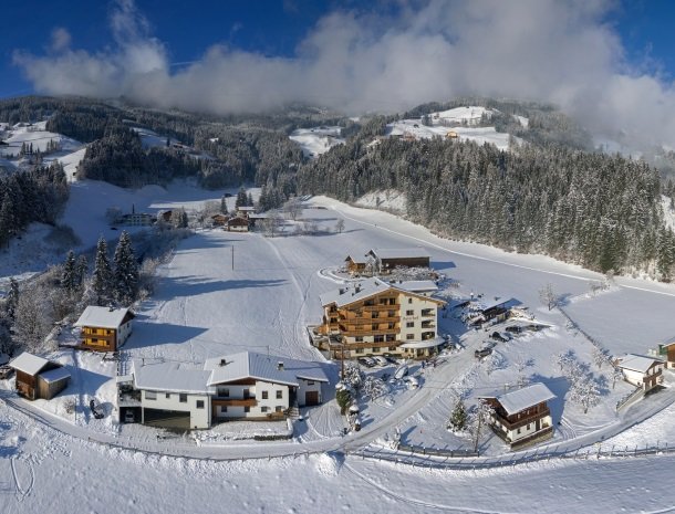 asterhof-fugen-tirol-bovenaanzicht winter.jpg