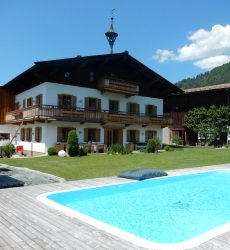 tierwarthof-fieberbrunn-appartementen-zwembad-tirol.jpg