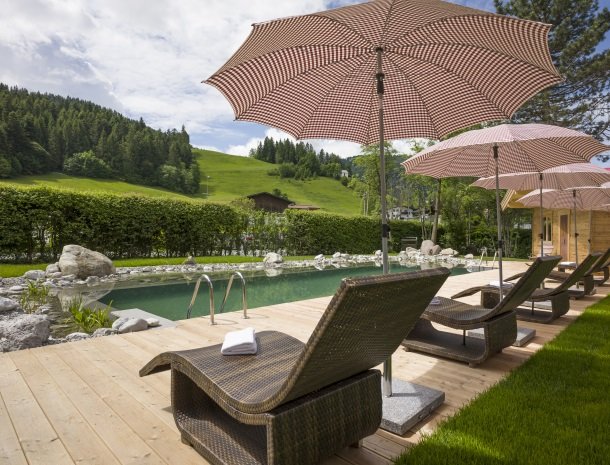 alpenpension-claudia-ellmau-tirol-zwemvijver-solarium.jpg