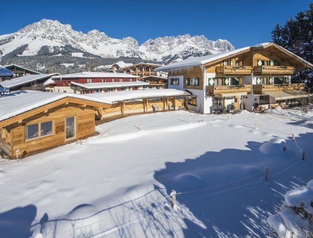 alpenpension-claudia-ellmau-tirol-vooraanzicht-winter.jpg