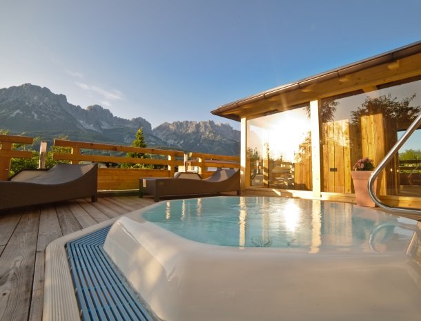 alpenpension-claudia-ellmau-tirol-whirlpool.jpg
