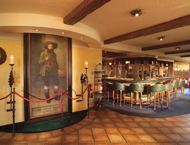 landhaus-ager-söll-tirol bar in hotel.jpg