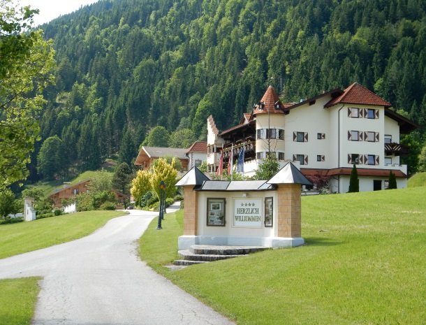 landhaus-ager-söll-tirol-toegangsweg.jpg