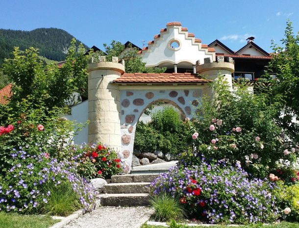 landhaus-ager-söll-tirol-bloemen.jpg