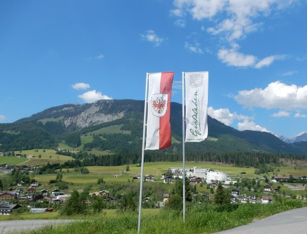 hotel-grosslehen-fieberbrunn-vlaggen.jpg