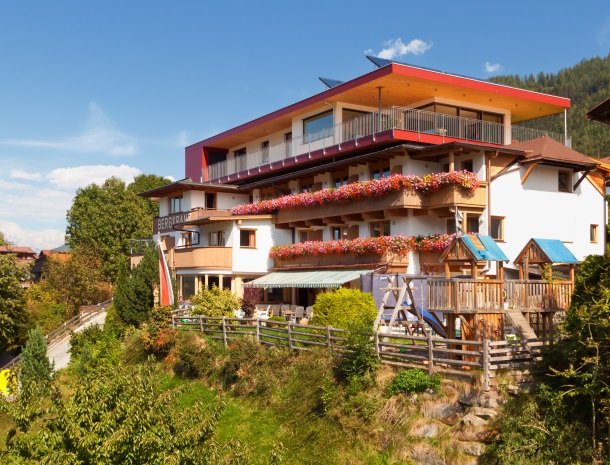 hotel-bergkranz-mieders-tirol-buiten.jpg