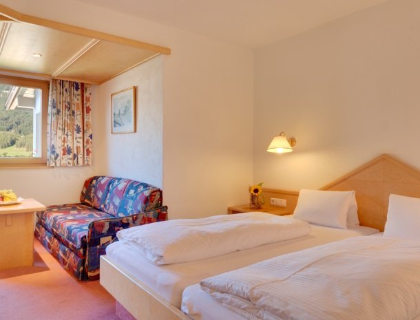 hotel-bergkranz-mieders-tirol-kamer-bed.jpg