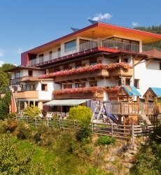 hotel-bergkranz-mieders-tirol-zomer.jpg