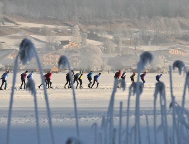 weissensee-schaatsers-karinthie-oostenrijk.jpg