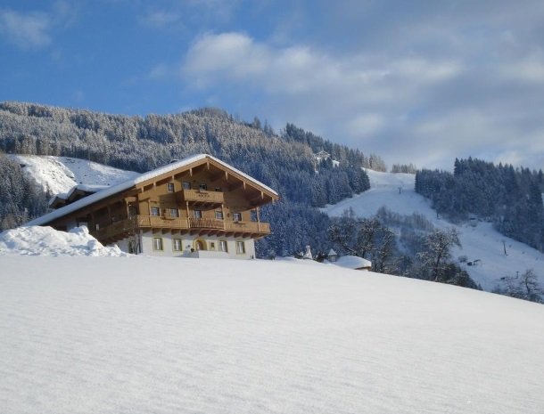 mitterbichlhof-sankt-johann-salzburgerland-skipiste.jpg