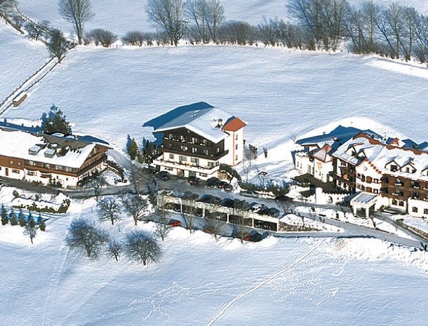 hotel-alpenschloessl-soll-tirol-overzicht-winter.jpg