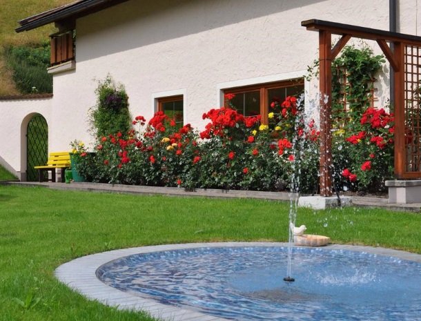 haus-tannhof-jungholz-tirol-tuin-vijver.jpg