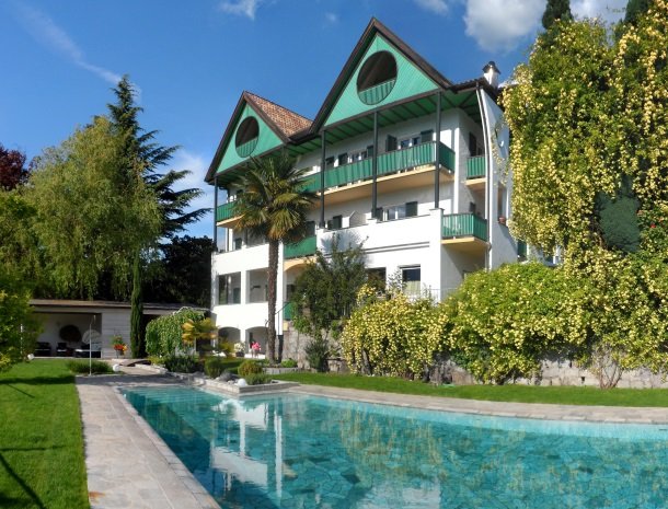 hotel-pension-verdorfer-merano-zwembad.jpg