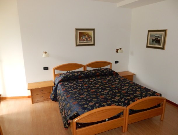 garni-lago-alpino-molveno-pension-bed.jpg