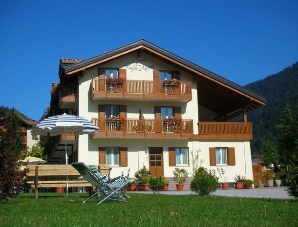 garni-lago-alpino-molveno-pension-tuin.jpg