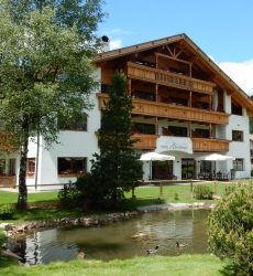 hotel-arnaria-ortisei-zomer.jpg