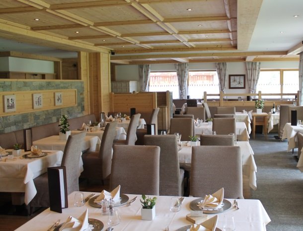 hotel-arnaria-ortisei-trentino-restaurant.jpg