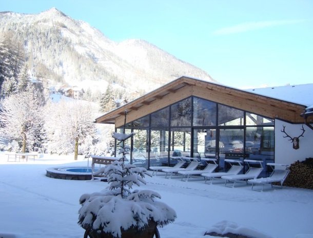 hotel-arnaria-ortisei-trentino-winter-tuin.jpg