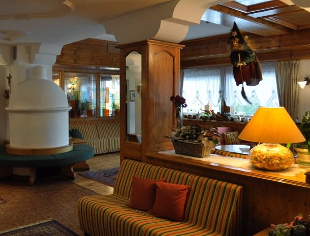 hotel-flora-alpina-dolomieten-lounge.jpg