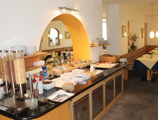 hotel-gruberhof-merano-ontbijtbuffet.jpg