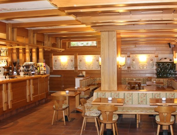 hotel-du-lac-molveno-bar.jpg