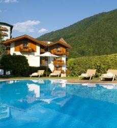 hotel-du-lac-molveno-met-zwembad.jpg