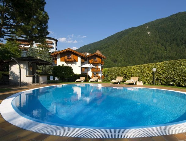 hotel-du-lac-molveno-hotel-met-zwembad.jpg