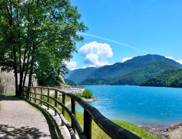 lago di ledro-italie.jpg