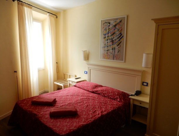 hotel-villa-romantica-limone-sul-garda-slaapkamer.jpg