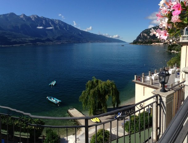 hotel-villa-romantica-limone-sul-garda-uitzicht-gardameer.jpg