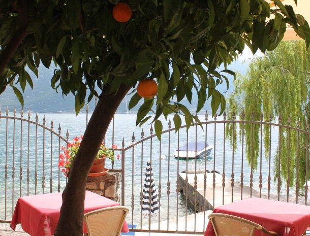 hotel-villa-romantica-limone-sul-garda-sinaasappel.jpg
