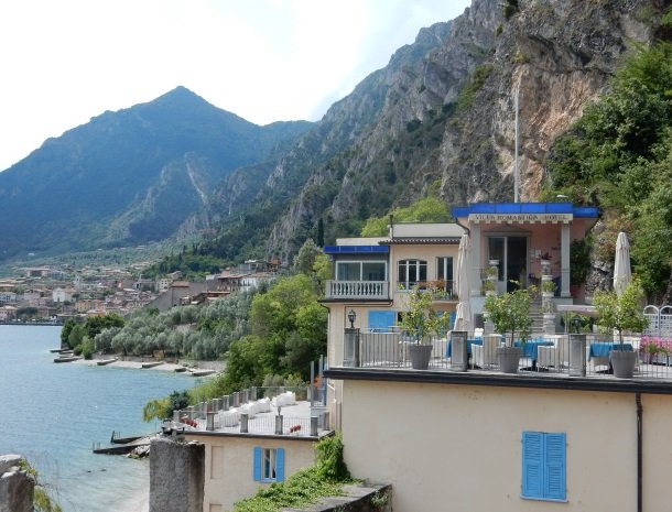 hotel-villa-romantica-limone-sul-garda-overzicht-dorp.jpg