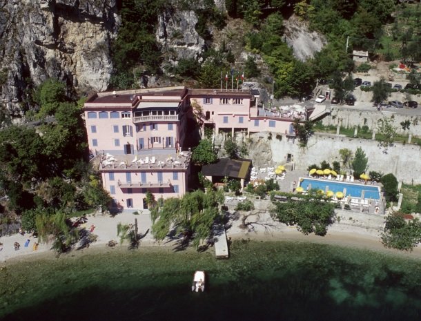 hotel-villa-romantica-limone-sul-garda-ligging.jpg