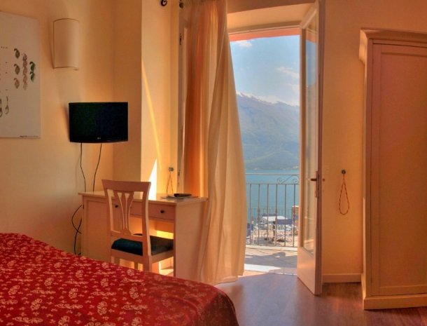 hotel-villa-romantica-limone-sul-garda-uitzicht-kamer.jpg