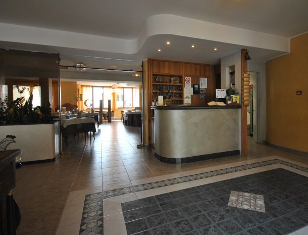 hotel-gallo-tignale-gardameer-italie-receptie.jpg