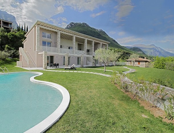 residence-little-paradise-gardameer-appartementen-tuin.jpg