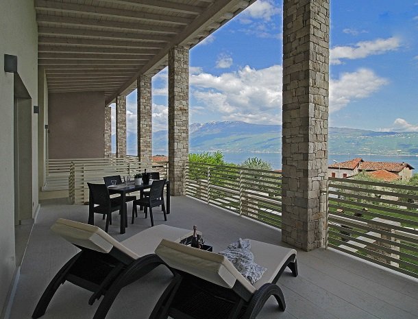 residence-little-paradise-gardameer-appartementen-terras-uitzicht.jpg