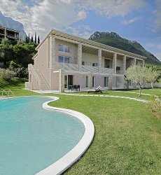 residence-little-paradise-gardameer-italie.jpg