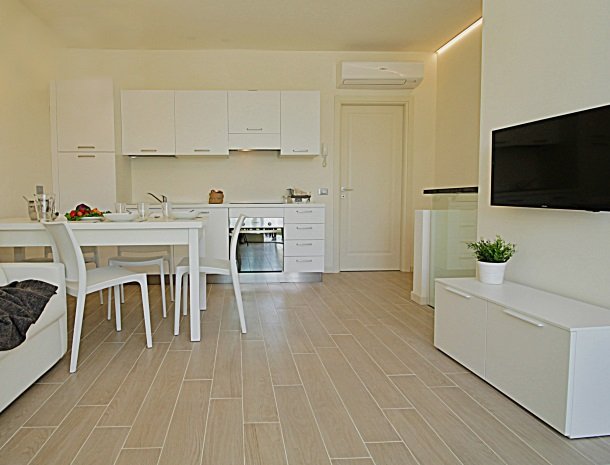 residence-little-paradise-gardameer-appartementen-woonkame.jpg