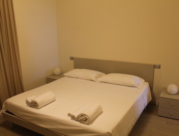 residence-little-paradise-gardameer-appartementen-slaapkamer.jpg