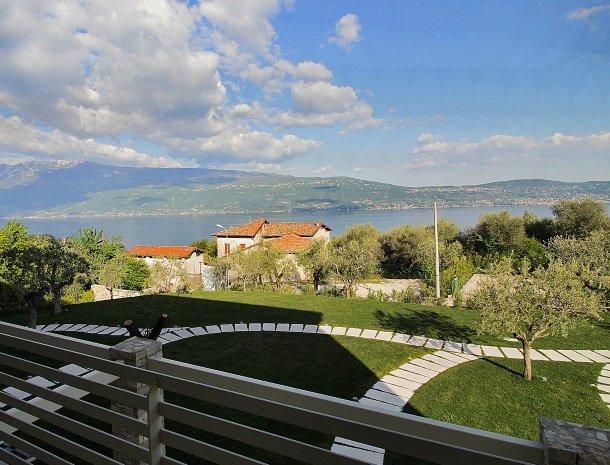 residence-little-paradise-gardameer-appartementen-tuin-uitzicht.jpg