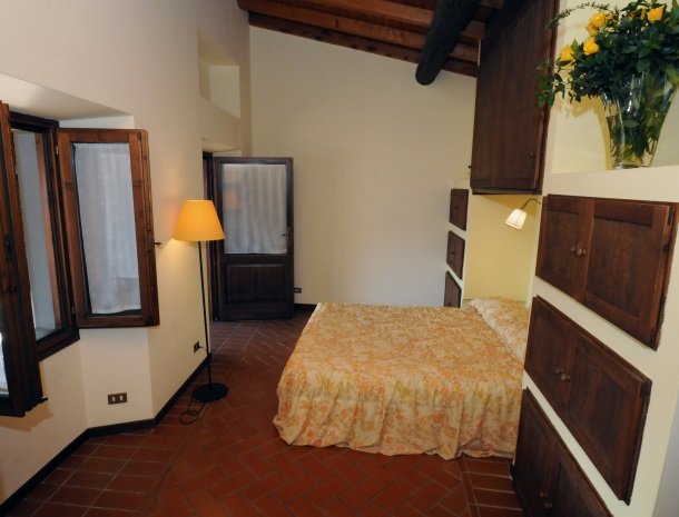 villa-gradoni-franciacorta-appartement-5-slaapkamer.jpg