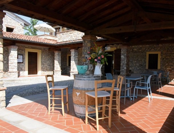 villa-gradoni-franciacorta-bar-terras.jpg