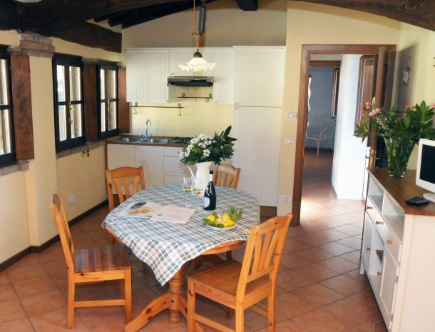 villa-gradoni-franciacorta-appartement-17-woonkamer.jpg