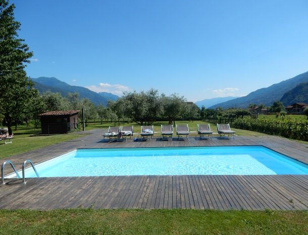 agriturismo-ca-del-lago-comomeer-zwembad-uitzicht.jpg