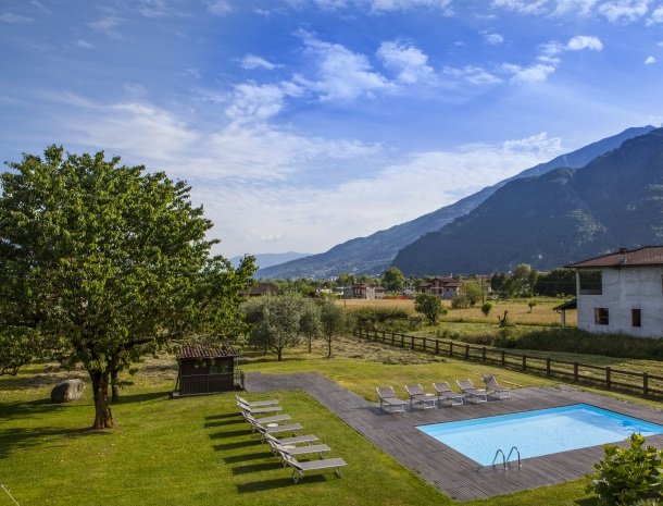 agriturismo-ca-del-lago-comomeer-zwembad-overzicht.jpg