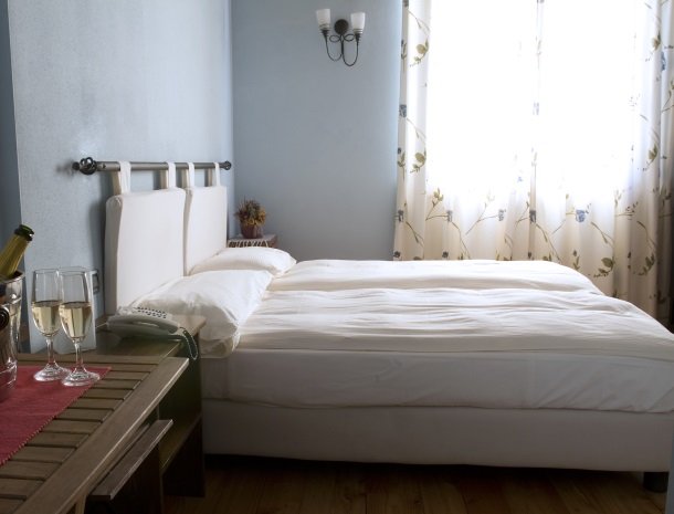 agriturismo-ca-del-lago-comomeer-slaapkamer-wijn.jpg