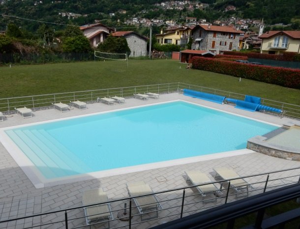 villa-paradiso-gravedona-appartementen-comomeer-zwembad-overzicht.jpg